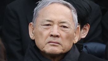 "내겐 아버지…곧 보자고 했는데" 유인촌, 故 최불암 빈소 조문