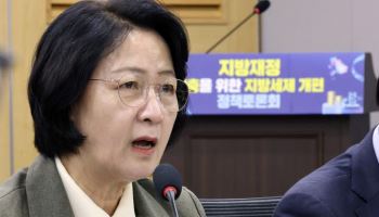 다시 국회 찾은 추미애 “낡은 지방 세제 고칠 때...절박한 심정”