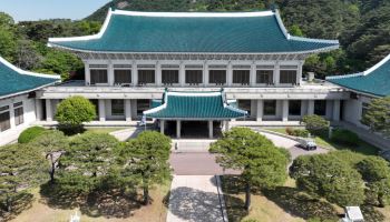 靑 “美, 전작권 전환에 부정적 아냐…국내 정치로 논란 증폭”