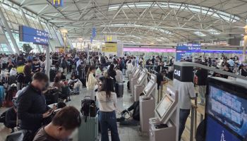 "비행기 못 탔어" 1200명 발동동...인천공항 출국 대란, 무슨 일?