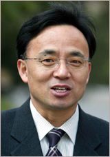 `족집게` 김영익씨 전망 수정..이번엔 맞힐까?