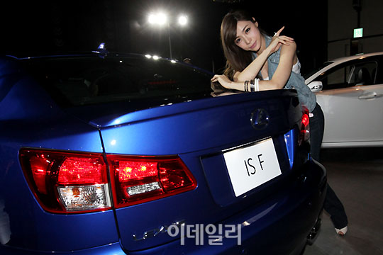 [포토]렉서스 IS F `뒤태는 어떤가요?`