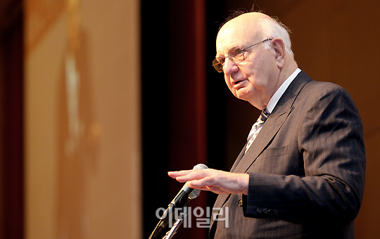 [포토]폴 볼커 `강연을 시작할까요?`