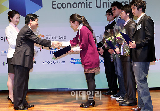 [포토]경제·정책 논술 부문 장려상-서울시립대생 안소정