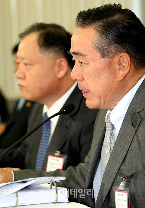 [포토]질문에 답하는 조남호 한진중공업 회장