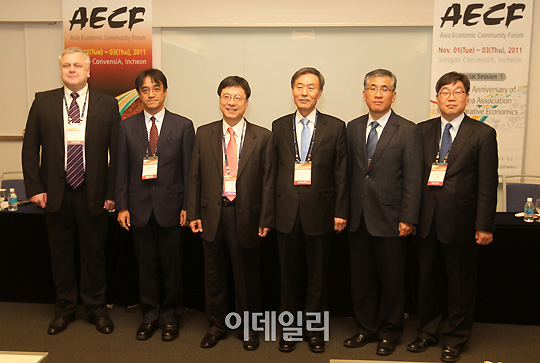 [포토]포토타임 갖는 2011 AECF 특별세션1 참석자들