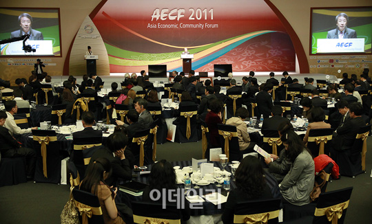 [포토]2011 AECF 기조연설하는 정운찬 전 총리