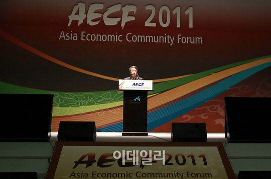 [포토]정운찬 전 총리 `AECF 2011 참석`