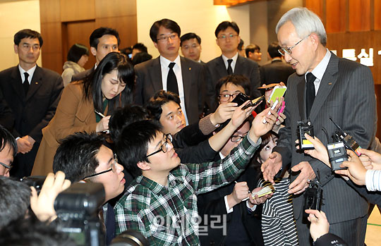 [포토]정병철 전경련 부회장 `고인의 명복을 빕니다`