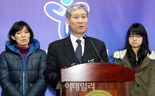 [포토]서울 학생인권조례 설명하는 김홍섭 국장