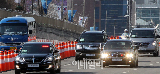 [포토]핵안보정상회의장 들어서는 의전 차량들
