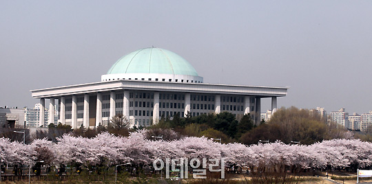https://image.edaily.co.kr/images/Photo/files/NP/P/2012/04/PP12041900013.JPG
