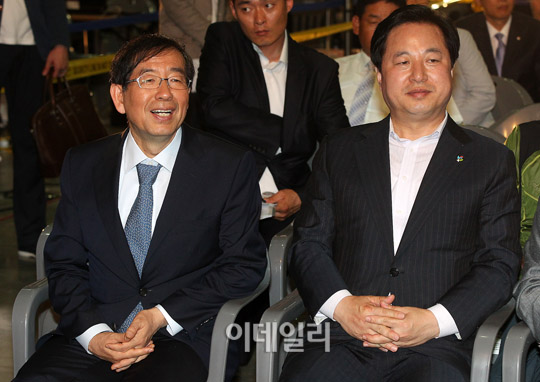 [포토]민주통합당 전당대회 참석한 박원순-김두관
