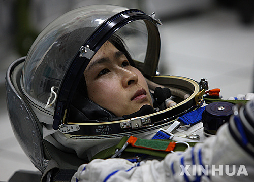 ①가족도 몰랐던 중국 첫 女우주인