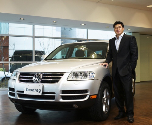 폭스바겐코리아, 서재응 선수 `투아렉` 홍보대사 위촉