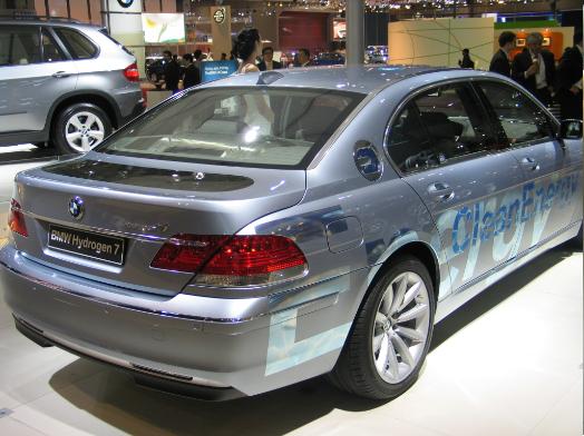 BMW "수소연료 전지차, 적자나도 개발 안 멈춘다"