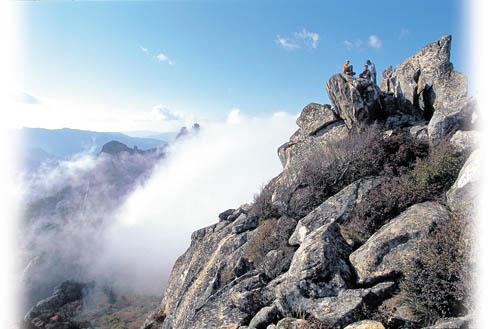 전문산악인 70명에게 물었다..한국 최고의 산은?