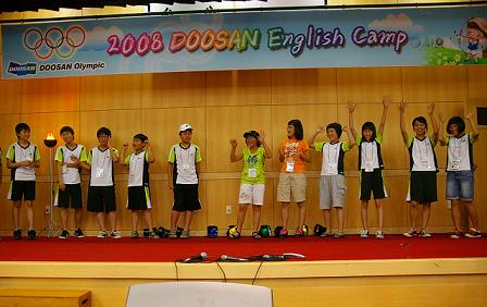두산重, 임직원 자녀 영어캠프 개최