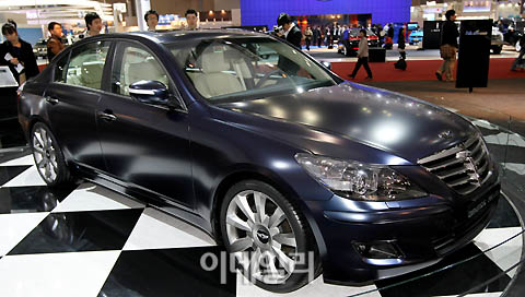 프라다 입은 명품車 ' 제네시스 프라다' 인기몰이