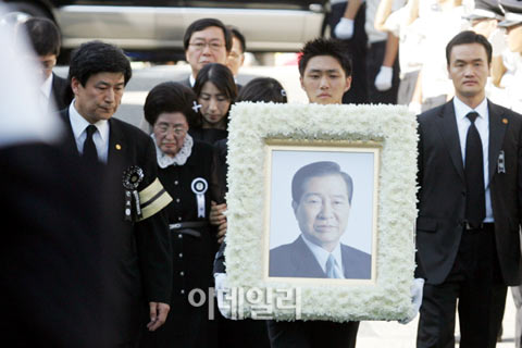 김대중 대통령 도서관에 도착한 운구행렬