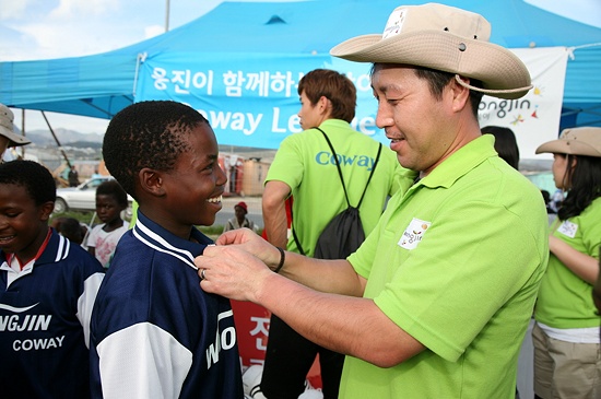 웅진코웨이, 남아공 축구 봉사단 모집