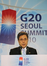 진동수 위원장 "은행세, G20 논의후 국내 검토"