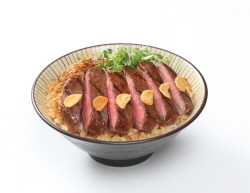 참치회, 스테이크 얹은 돈부리 출시