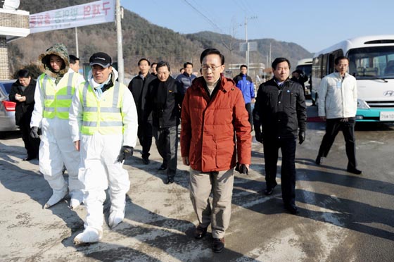 李대통령 "구제역, 설 전 방역 성과 나오도록 총력"