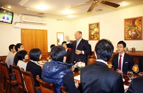 기옥 금호건설 사장, 직원들과 스킨쉽 강화
