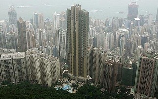 본토인들 몰렸던 홍콩 아파트 투어 올해는 `시들`