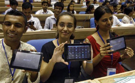 인도, `세계서 가장 싼` 4만원짜리 태블릿 출시