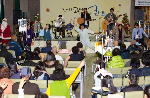 [포토] 도요타, 전국 14개 병원순회 콘서트 대장정