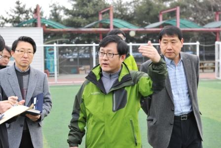 [포토]김성환 노원구청장, 초안산 문화재 보존지역 점검