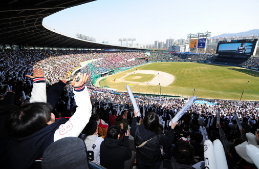 `인기는 정~말 많은데`…프로야구는 왜 만년 적자일까?