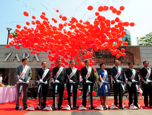 도시가 붉은색으로 물들다..`2012 서울토마토축제` 개최
