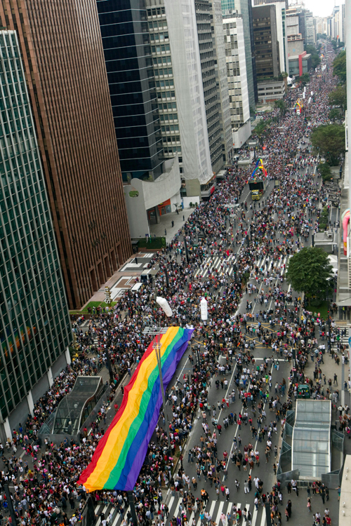 기네스북 오른 세계 최대 규모 `동성애자 퍼레이드` 개최