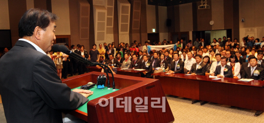 [포토]축사하는 이재오 의원