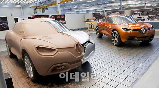 흙으로 빚은 캡처? CUV는 어떤 모습? `기대`                                                                                                                                                         