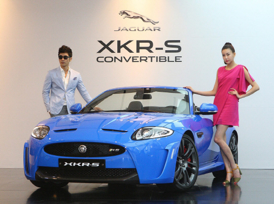 궁극의 스포츠카 '재규어 XKR-S 컨버터블' 출시..2억2350만원