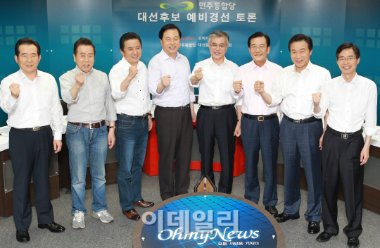 [포토]파이팅 외치는 민주통합당 대선후보들