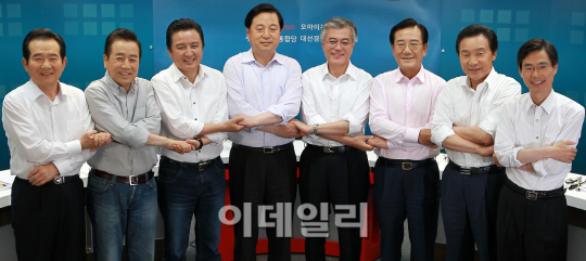 [포토]손 맞잡은 민주통합당 대선후보들
