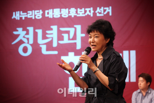 [포토]청년들의 비전에 대해 밝히는 박근혜 후보