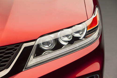 `2013 어코드` 가늘게 치켜뜬 매서운 `눈매`                                                                                                                                                         