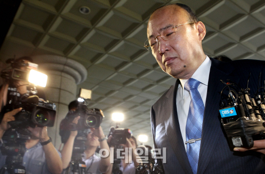 '눈 감은 회장님'                                                                                                                                                                        