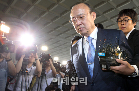 '법정 구속' 김승연 회장                                                                                                                                                                 