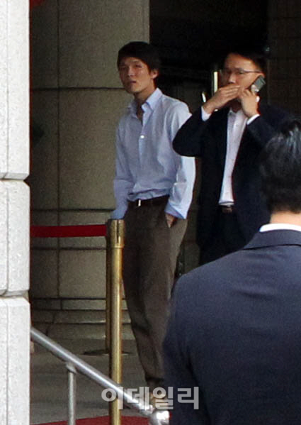 어두운 표정의 차남 김동원씨                                                                                                                                                                       