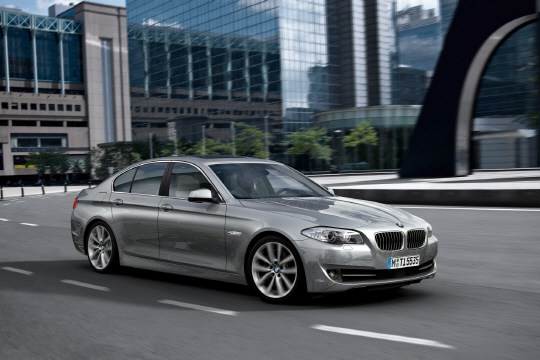 디젤 중형세단 경쟁 2라운드.. ‘BMW 520d 잡아라’