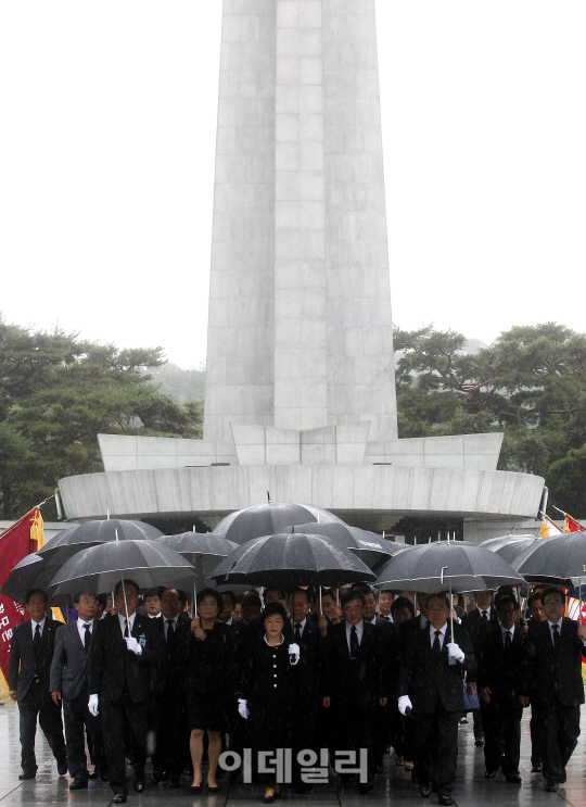 국립현충원 참배 마친 박근혜 대통령 후보                                                                                                                                                           