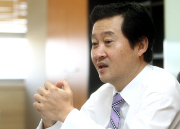 "유행만 좇는 투자, 오래갈 리 있나요"