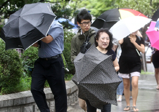 볼라벤 북상중..퇴근길 강풍 '비상'